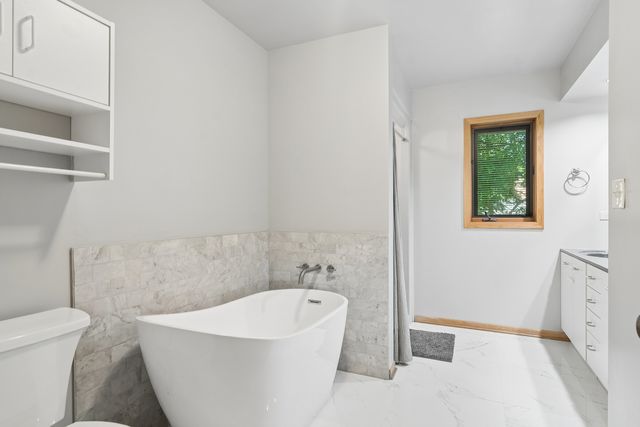26736 N Circle Drive, Mundelein, IL 60060