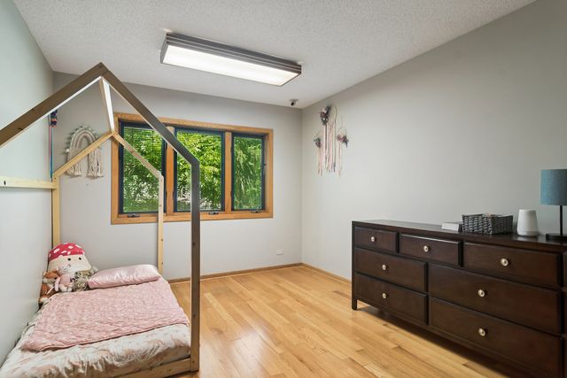 26736 N Circle Drive, Mundelein, IL 60060