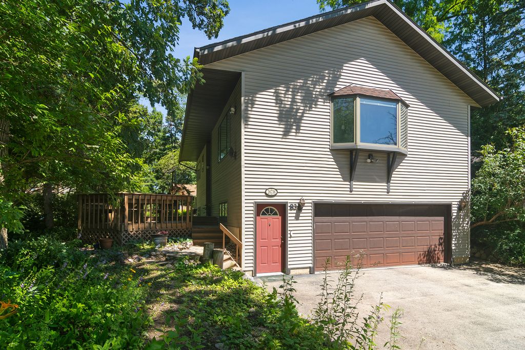 26736 N Circle Drive, Mundelein, IL 60060