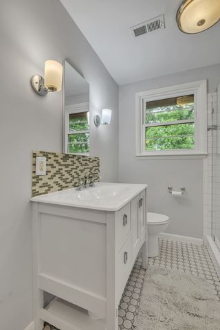 1008 Downey Dr, Nashville, TN 37205