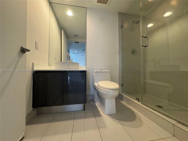 31 SE 6th St 902, Miami, FL 33131