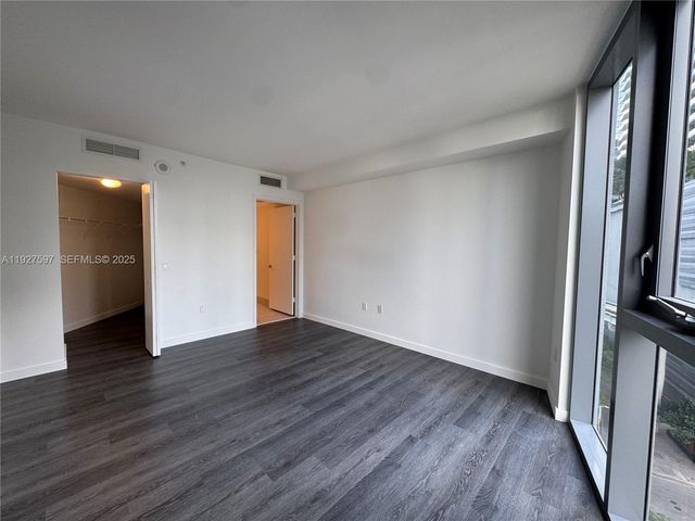 31 SE 6th St 902, Miami, FL 33131