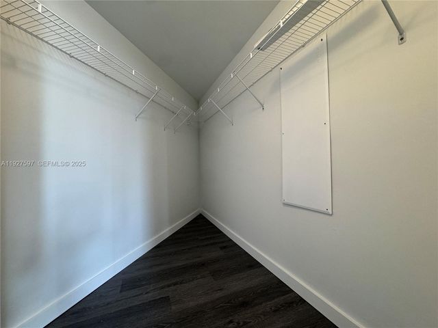 31 SE 6th St 902, Miami, FL 33131