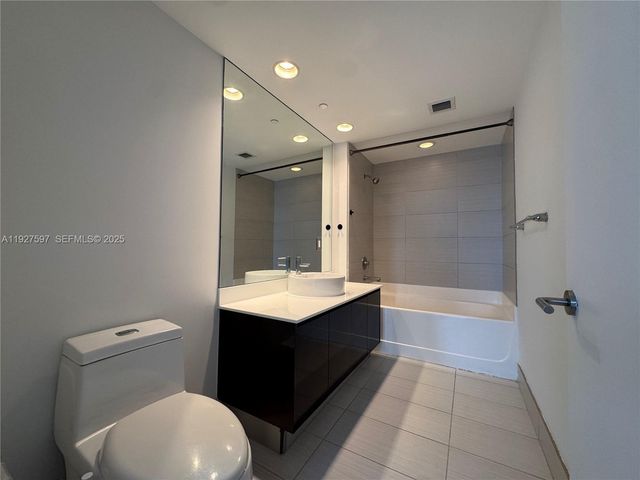 31 SE 6th St 902, Miami, FL 33131