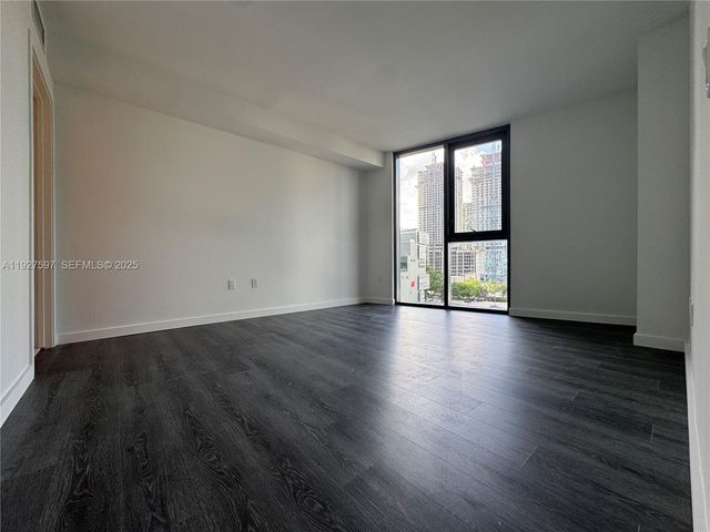 31 SE 6th St 902, Miami, FL 33131