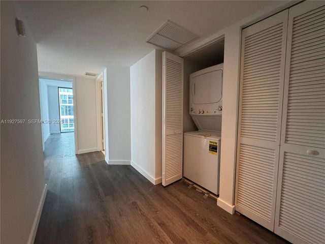 31 SE 6th St 902, Miami, FL 33131