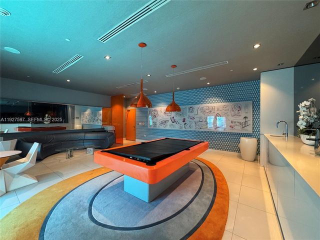 31 SE 6th St 902, Miami, FL 33131