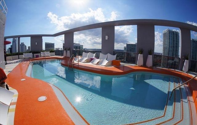 31 SE 6th St 902, Miami, FL 33131