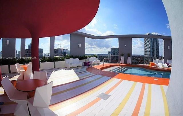 31 SE 6th St 902, Miami, FL 33131