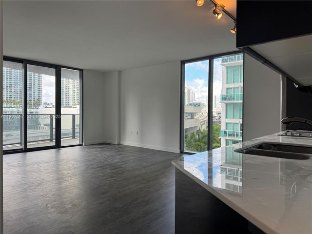 31 SE 6th St 902, Miami, FL 33131