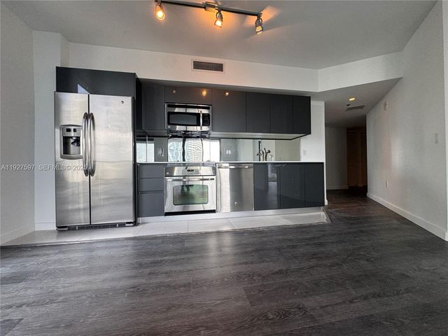 31 SE 6th St 902, Miami, FL 33131