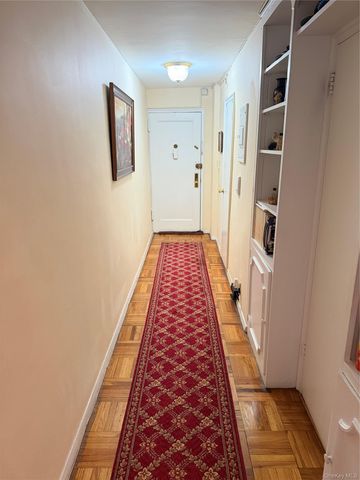 35 SHADY GLEN Court 3F, New Rochelle, NY 10805