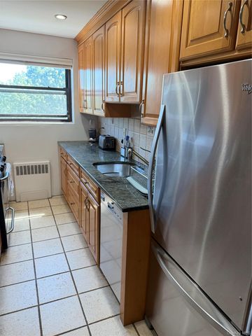 35 SHADY GLEN Court 3F, New Rochelle, NY 10805