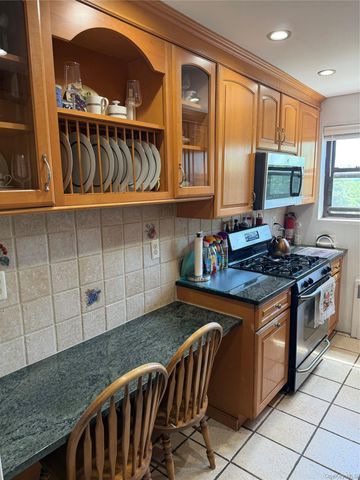 35 SHADY GLEN Court 3F, New Rochelle, NY 10805