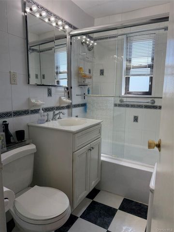 35 SHADY GLEN Court 3F, New Rochelle, NY 10805