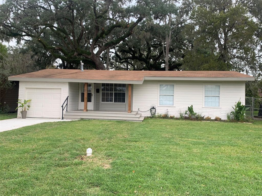 507 Magnolia Street, Lake Jackson, TX 77566