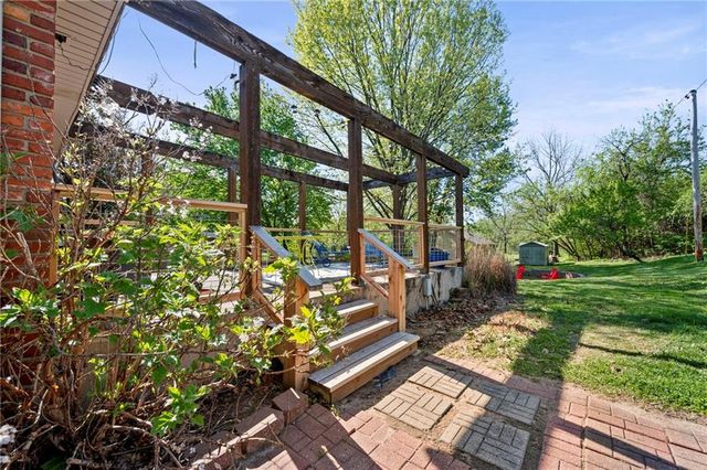 17307 E Courtney Atherton Road, Independence, MO 64058
