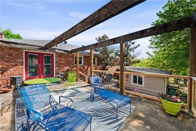 17307 E Courtney Atherton Road, Independence, MO 64058