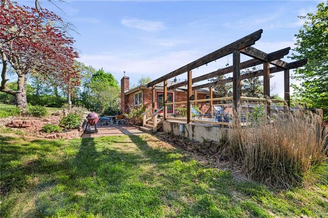 17307 E Courtney Atherton Road, Independence, MO 64058