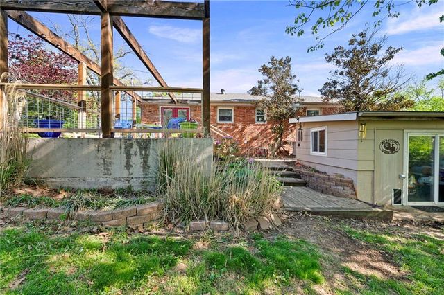 17307 E Courtney Atherton Road, Independence, MO 64058