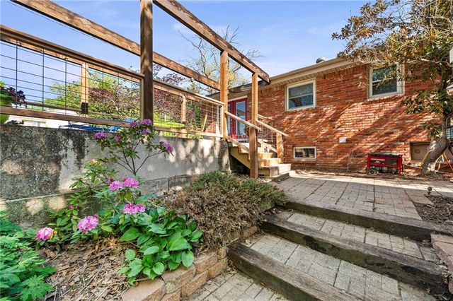 17307 E Courtney Atherton Road, Independence, MO 64058