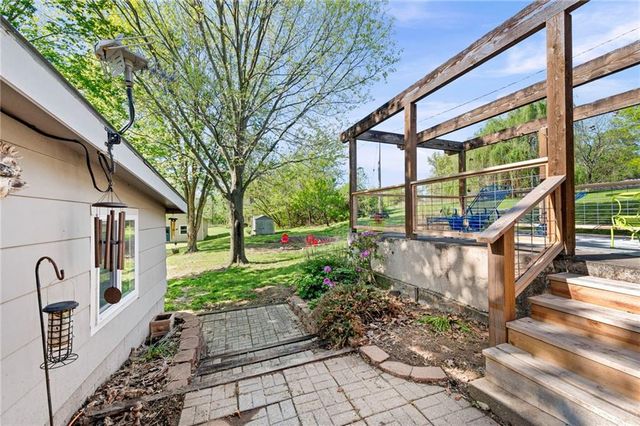 17307 E Courtney Atherton Road, Independence, MO 64058