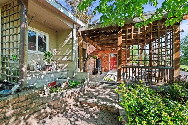 17307 E Courtney Atherton Road, Independence, MO 64058