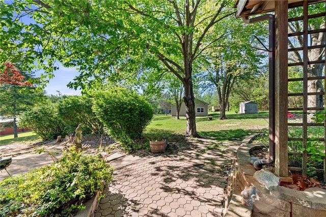 17307 E Courtney Atherton Road, Independence, MO 64058