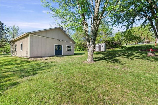 17307 E Courtney Atherton Road, Independence, MO 64058