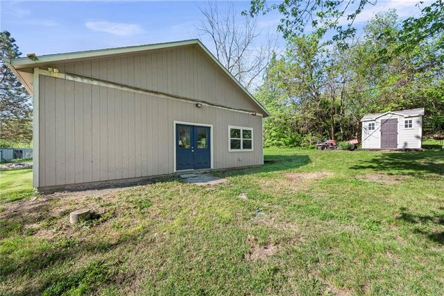 17307 E Courtney Atherton Road, Independence, MO 64058