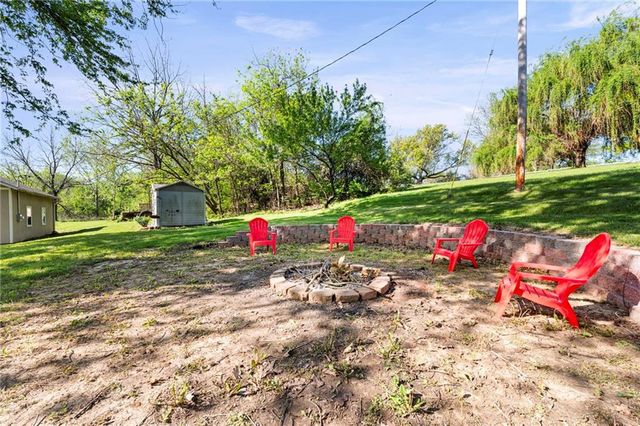 17307 E Courtney Atherton Road, Independence, MO 64058