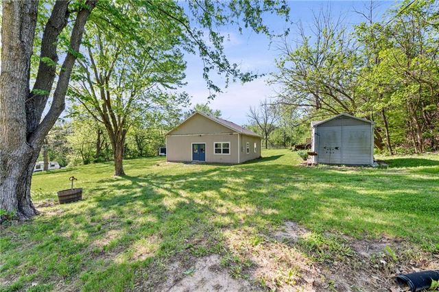 17307 E Courtney Atherton Road, Independence, MO 64058