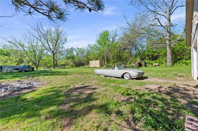 17307 E Courtney Atherton Road, Independence, MO 64058