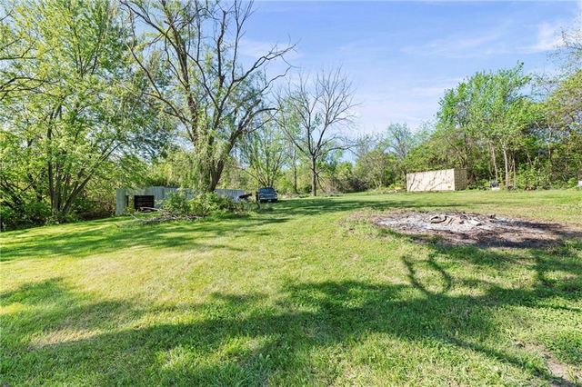 17307 E Courtney Atherton Road, Independence, MO 64058