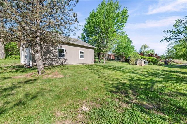 17307 E Courtney Atherton Road, Independence, MO 64058