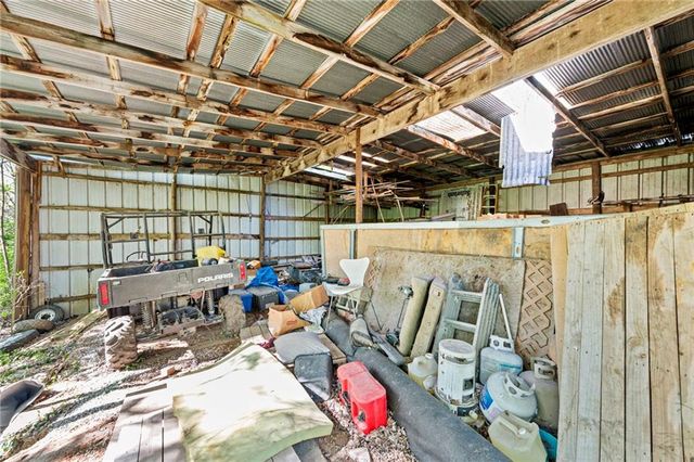 17307 E Courtney Atherton Road, Independence, MO 64058