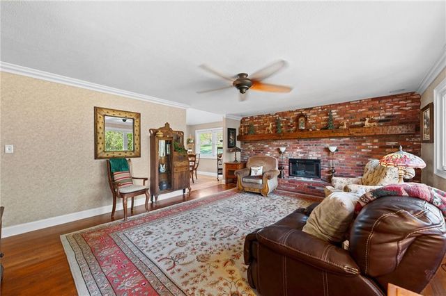 17307 E Courtney Atherton Road, Independence, MO 64058