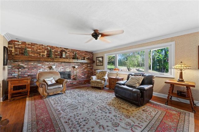 17307 E Courtney Atherton Road, Independence, MO 64058