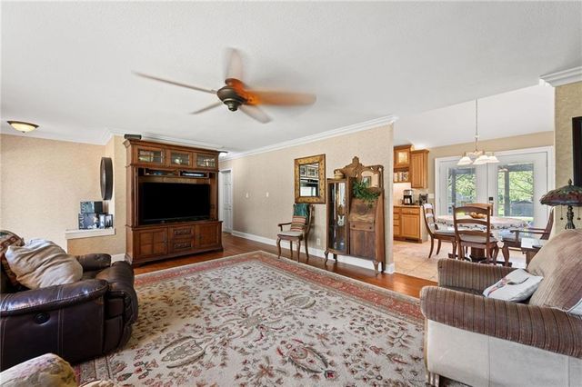 17307 E Courtney Atherton Road, Independence, MO 64058