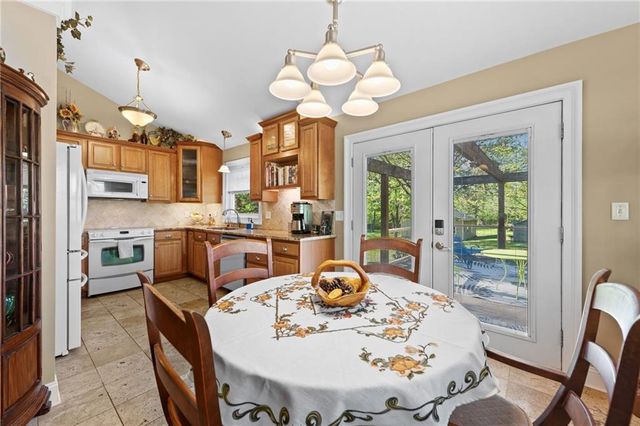17307 E Courtney Atherton Road, Independence, MO 64058