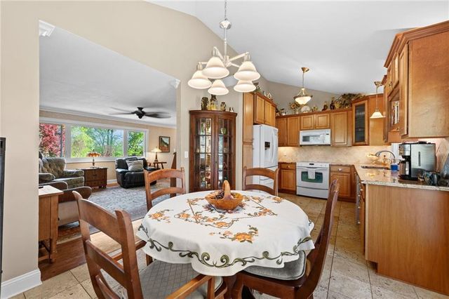 17307 E Courtney Atherton Road, Independence, MO 64058