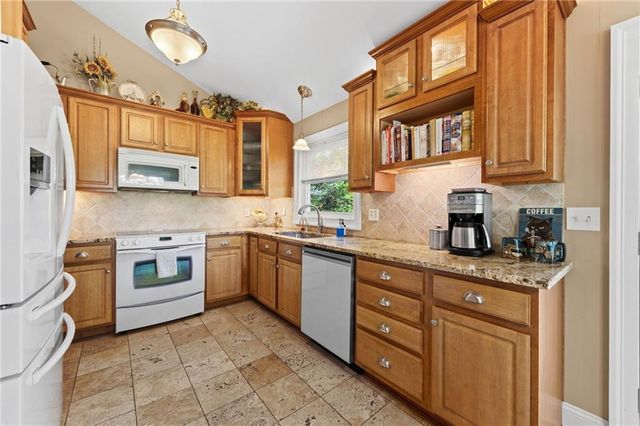 17307 E Courtney Atherton Road, Independence, MO 64058
