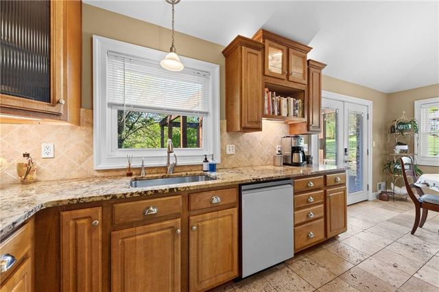 17307 E Courtney Atherton Road, Independence, MO 64058
