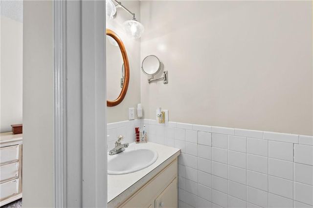 17307 E Courtney Atherton Road, Independence, MO 64058