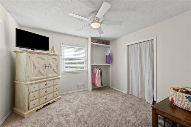 17307 E Courtney Atherton Road, Independence, MO 64058