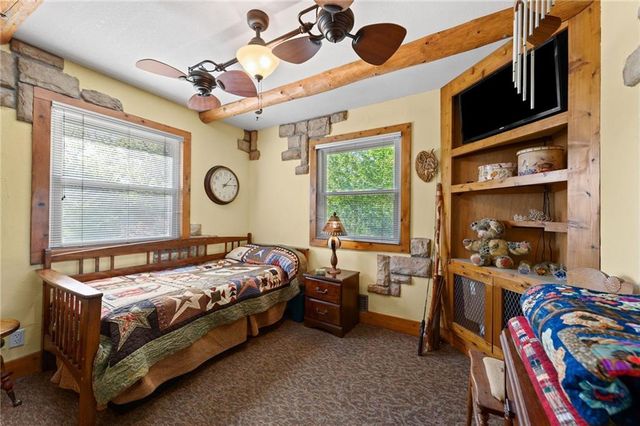 17307 E Courtney Atherton Road, Independence, MO 64058