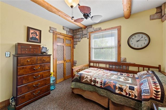 17307 E Courtney Atherton Road, Independence, MO 64058