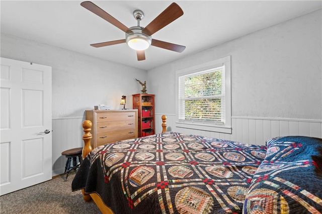 17307 E Courtney Atherton Road, Independence, MO 64058