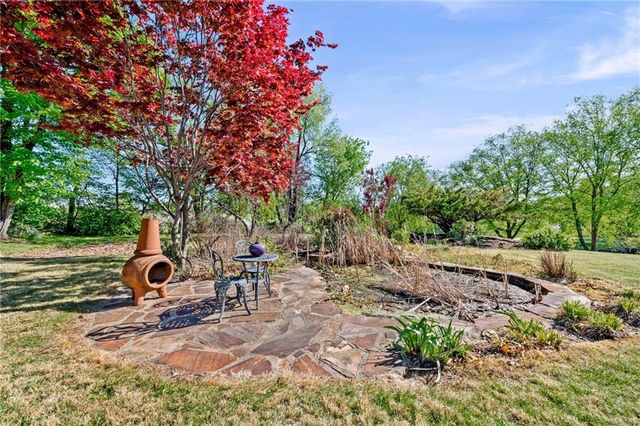 17307 E Courtney Atherton Road, Independence, MO 64058