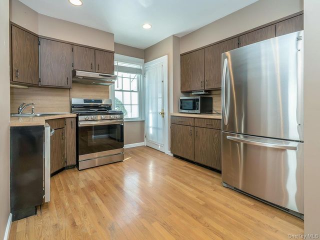 25 Princeton Street, Williston Park, NY 11596